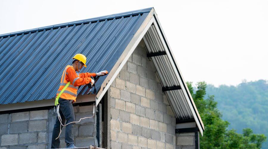 Expert Emergency Roof Repairs services in Fort Dick, CA